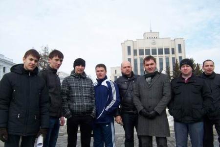 Татарстан, Казань: «За достойную жизнь!», «Россия требует перемен!», «Россия, НАТО – не друзья, не пара!», «С Америкой соревноваться на стадионе, а не на полигоне!»