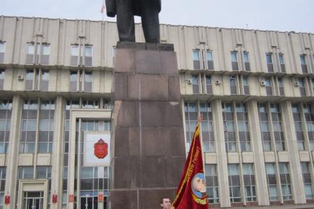 В Тульской области день рождения В.И. Ленина встретили субботниками, возложениями цветов и пленумом обкома КПРФ
