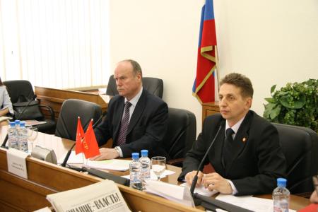 Когда закончатся эксперименты над детьми? Круглый стол фракции КПРФ в Мосгордуме