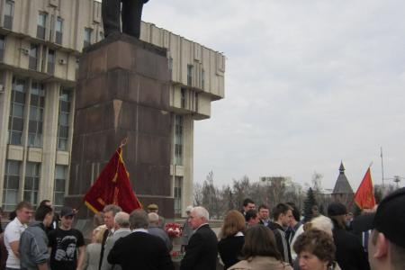 В Тульской области день рождения В.И. Ленина встретили субботниками, возложениями цветов и пленумом обкома КПРФ