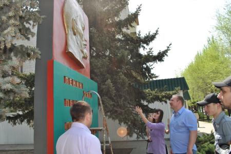 Волгоградские коммунисты приняли участие в ленинских субботниках