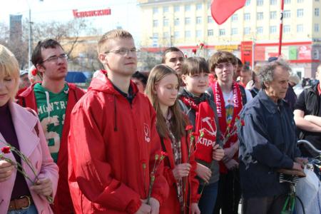 Торжественное возложение цветов к памятнику В.И. Ленину в Екатеринбурге