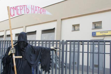 НАТО в России ждет «теплый прием»! Очередная акция протеста в Москве
