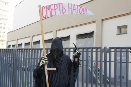 НАТО в России ждет «теплый прием»! Очередная акция протеста в Москве