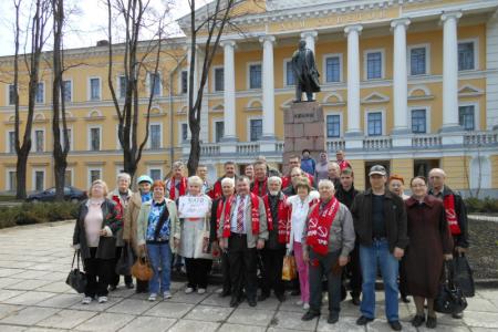 Псковская область: "Ленин жил, Ленин жив, Ленин будет жить!"