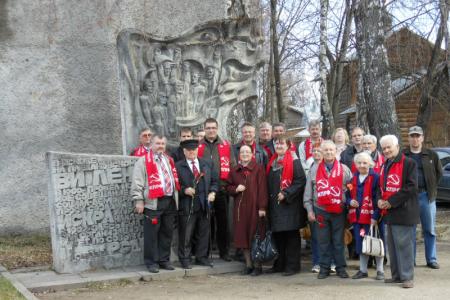 Псковская область: "Ленин жил, Ленин жив, Ленин будет жить!"
