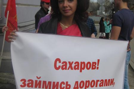 Владимир: Прочь, провокаторы! Комсомол за губернатора!