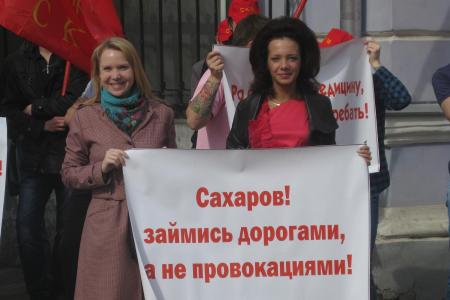 Владимир: Прочь, провокаторы! Комсомол за губернатора!