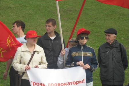 Владимир: Прочь, провокаторы! Комсомол за губернатора!