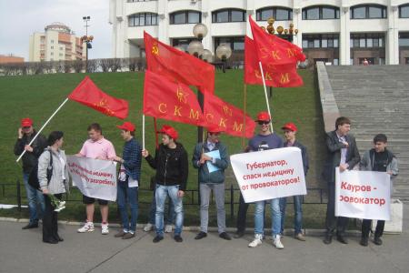 Владимир: Прочь, провокаторы! Комсомол за губернатора!