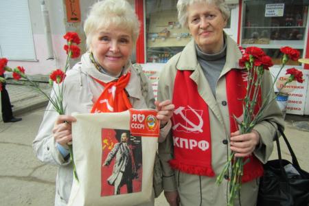 Псковская область: "Ленин жил, Ленин жив, Ленин будет жить!"