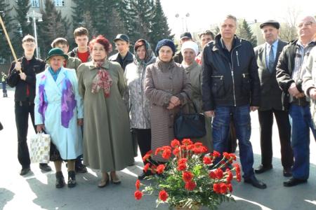 Курган: Ленин жил, Ленин жив, Ленин будет жить!