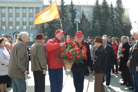 Курган: Ленин жил, Ленин жив, Ленин будет жить!