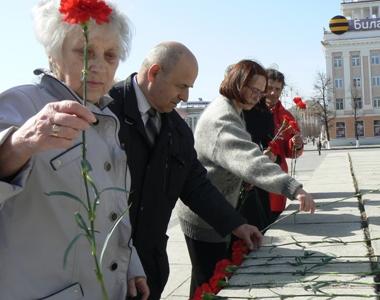 Курган: Ленин жил, Ленин жив, Ленин будет жить!