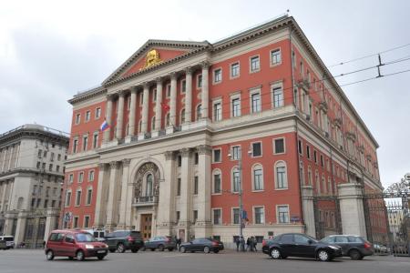 В.Ф. Рашкин: «Мы будем отстаивать наше право на проведение митинга 7 апреля на Театральной площади!» У мэрии Москвы прошла встреча депутатов-коммунистов с избирателями
