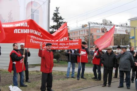 Барнаул. Коммунисты протестуют против намерений краевых и городских властей снести памятник В.И. Ленину в центре города