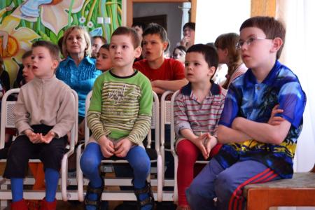 Свердловские комсомольцы шефствуют над детским домом