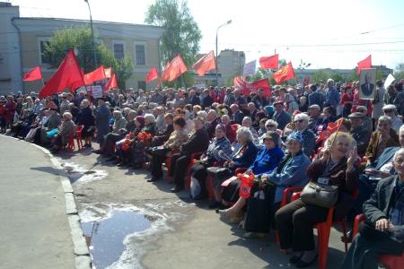 Коммунисты Орла отметили Первомай и юбилей "Правды" праздничным концертом