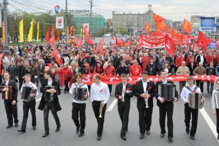 Первомайская демонстрация КПРФ в Москве (фоторепортаж)