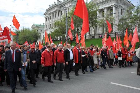 Первомайская демонстрация КПРФ в Москве (фоторепортаж)