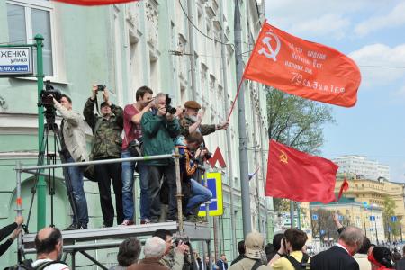 Первомайская демонстрация КПРФ в Москве (фоторепортаж)