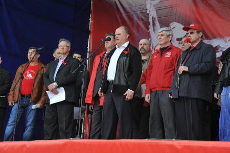 Первомайская демонстрация КПРФ в Москве (фоторепортаж)