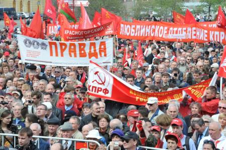 Первомайская демонстрация КПРФ в Москве (фоторепортаж)