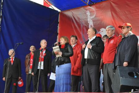 Первомайская демонстрация КПРФ в Москве (фоторепортаж)