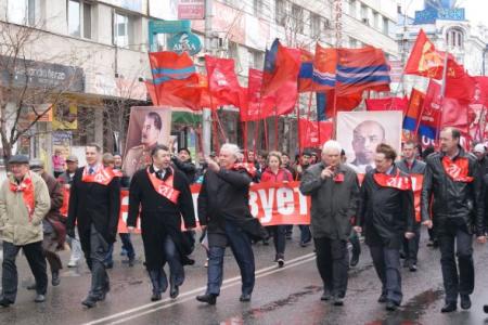 В Красноярске 1 мая коммунисты боролись за право на достойную жизнь