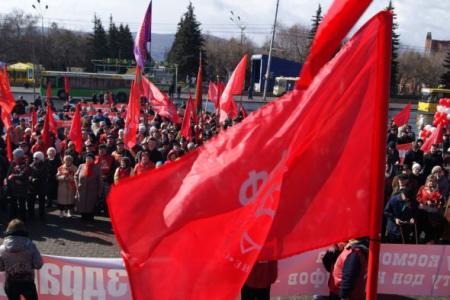 В Красноярске 1 мая коммунисты боролись за право на достойную жизнь
