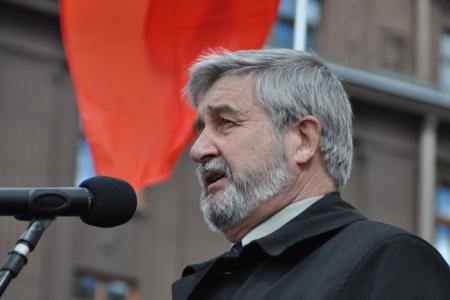 Над Невским проспектом реяли красные знамена. Первомай в городе трех революций