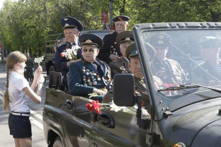 Тульские коммунисты провели шествие с портретами И.В.Сталина
