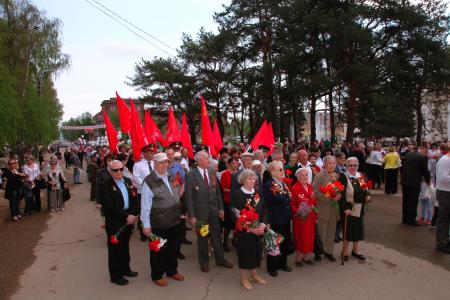 Зампред Тульской облдумы от КПРФ поздравил алексинцев с Днём Победы     