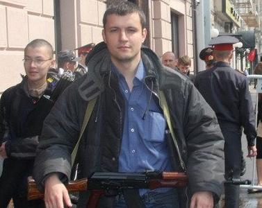 Средства массовой информации и социальные сети о прогулке Павла Тарасова с автоматом по центру Москвы 