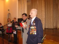 Псковские коммунисты поздравили ветеранов и молодежь с Днем Победы