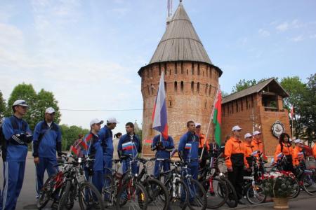 Смоленская область. Анатолий Локоть дал старт велопробегу «Молодежь России и Беларуси — дорога в будущее Союзного государства»