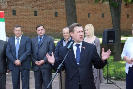 Смоленская область. Анатолий Локоть дал старт велопробегу «Молодежь России и Беларуси — дорога в будущее Союзного государства»