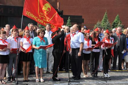 «К борьбе за дело трудового народа – всегда готовы!» Г.А. Зюганов провел торжественный прием в пионеры на Красной площади