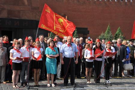 «К борьбе за дело трудового народа – всегда готовы!» Г.А. Зюганов провел торжественный прием в пионеры на Красной площади