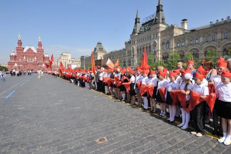 «К борьбе за дело трудового народа – всегда готовы!» Г.А. Зюганов провел торжественный прием в пионеры на Красной площади