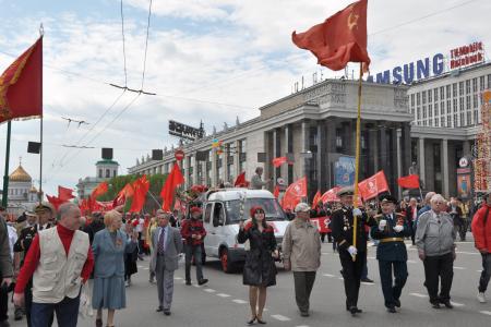 Первомайская демонстрация КПРФ в Москве (фоторепортаж)