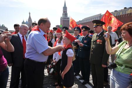 «К борьбе за дело трудового народа – всегда готовы!» Г.А. Зюганов провел торжественный прием в пионеры на Красной площади