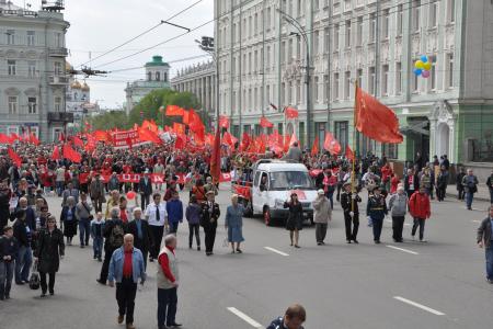 Первомайская демонстрация КПРФ в Москве (фоторепортаж)