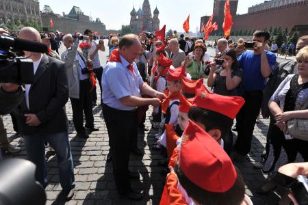 «К борьбе за дело трудового народа – всегда готовы!» Г.А. Зюганов провел торжественный прием в пионеры на Красной площади