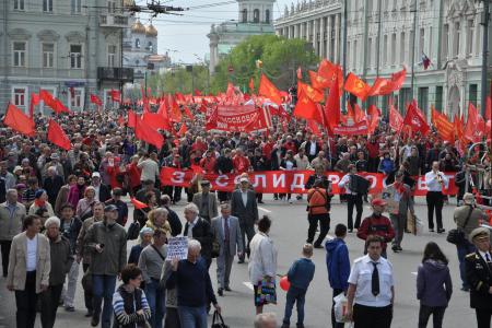 Первомайская демонстрация КПРФ в Москве (фоторепортаж)