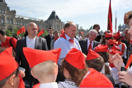 «К борьбе за дело трудового народа – всегда готовы!» Г.А. Зюганов провел торжественный прием в пионеры на Красной площади