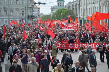 Первомайская демонстрация КПРФ в Москве (фоторепортаж)