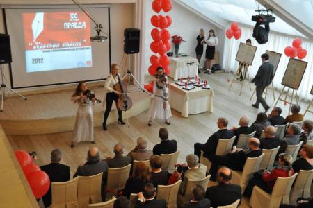 В год 100-летия «Правды» ведущие журналисты Новосибирска награждены премией «Красная строка»