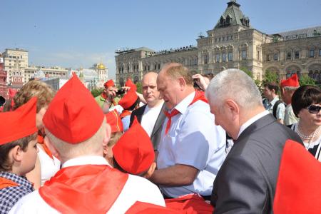 «К борьбе за дело трудового народа – всегда готовы!» Г.А. Зюганов провел торжественный прием в пионеры на Красной площади