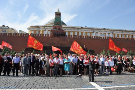 «К борьбе за дело трудового народа – всегда готовы!» Г.А. Зюганов провел торжественный прием в пионеры на Красной площади